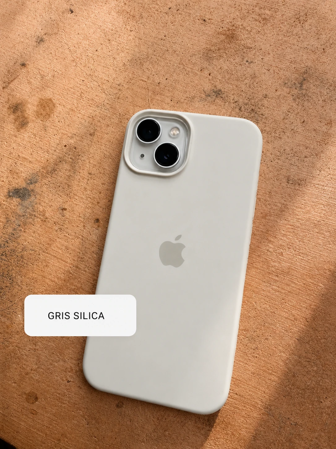 Gris Silica phone case lifestyle